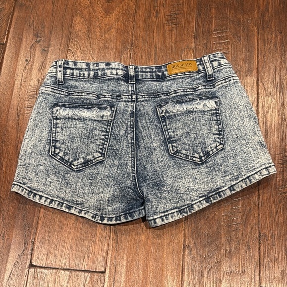 Medium IRIS JEANS Shorts Blue Asphalt Multicolor Tribal Jean Shorts - Picture 5 of 9